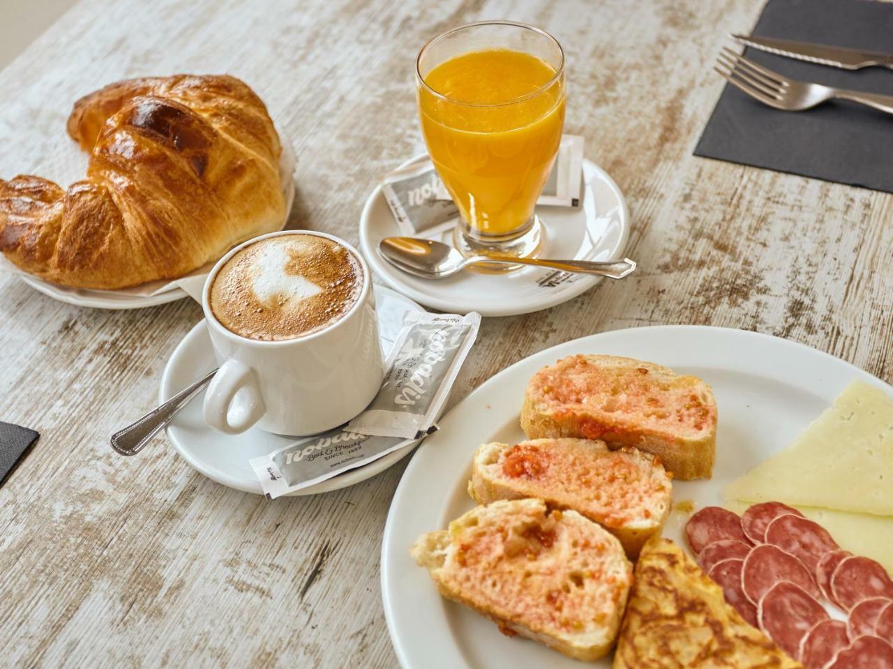 Hostal Nobadis Cervera Kültér fotó