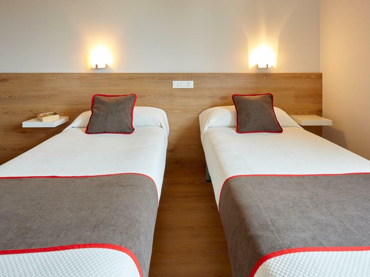 Hostal Nobadis Cervera Kültér fotó