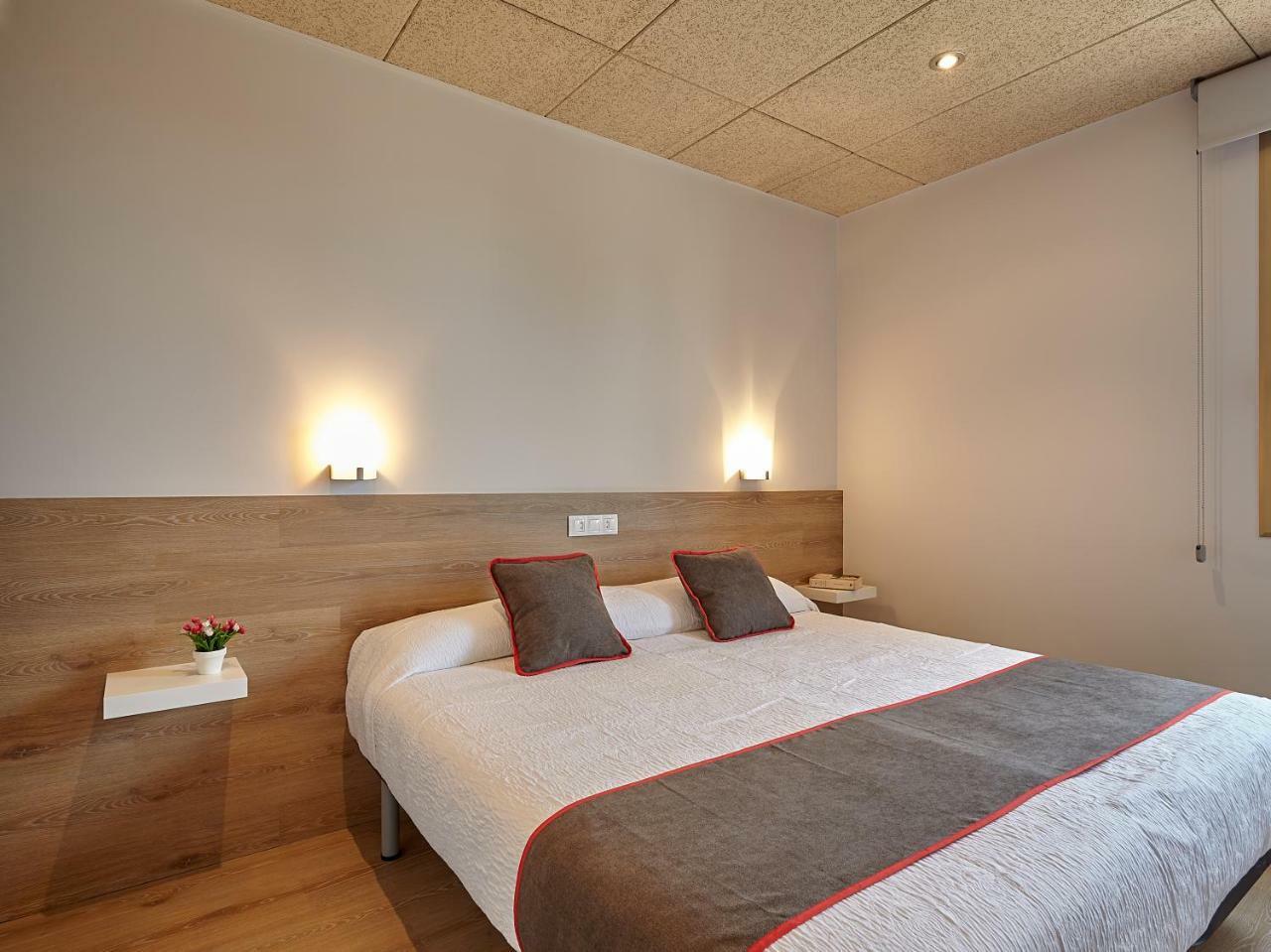 Hostal Nobadis Cervera Kültér fotó