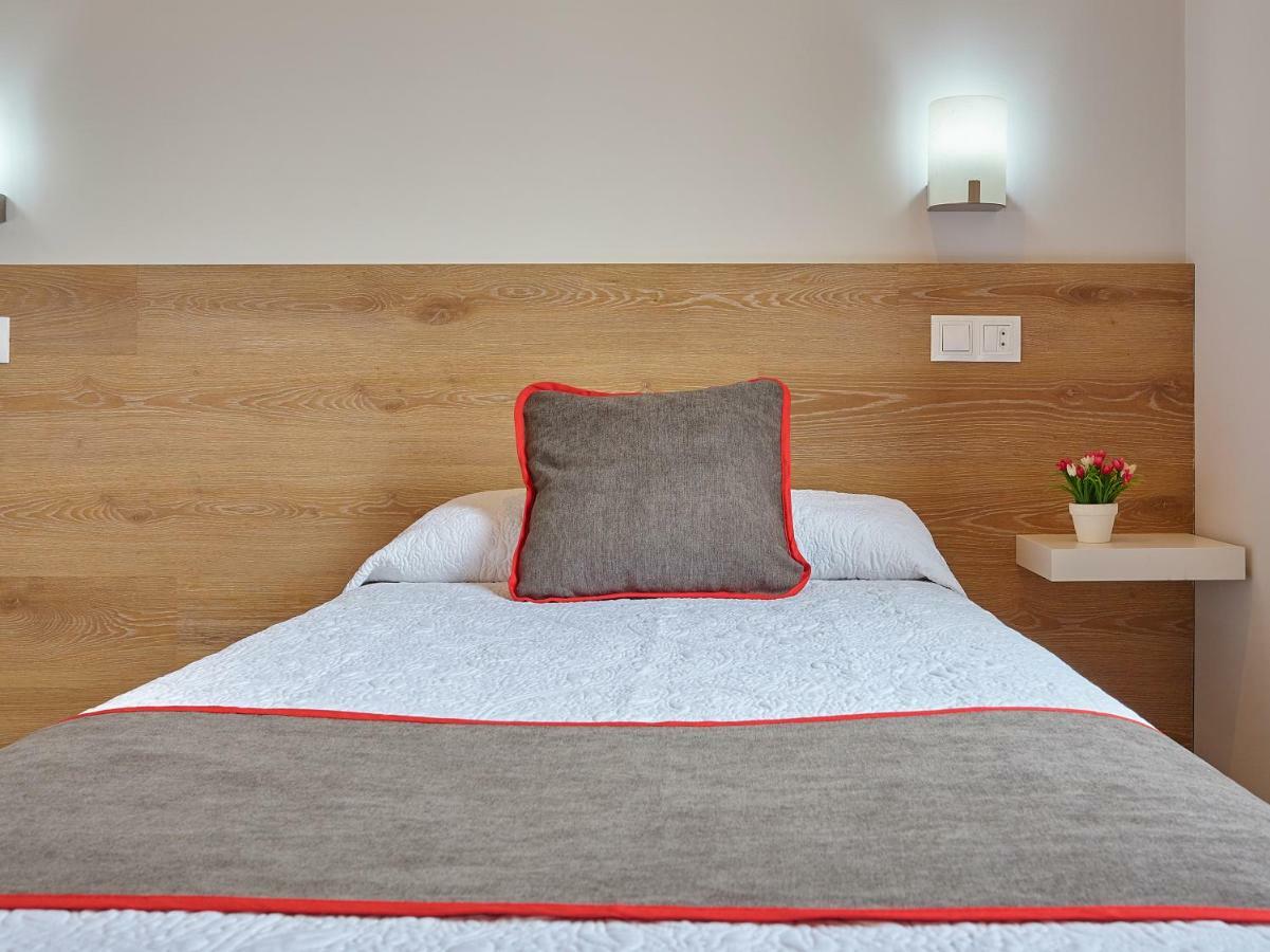 Hostal Nobadis Cervera Kültér fotó